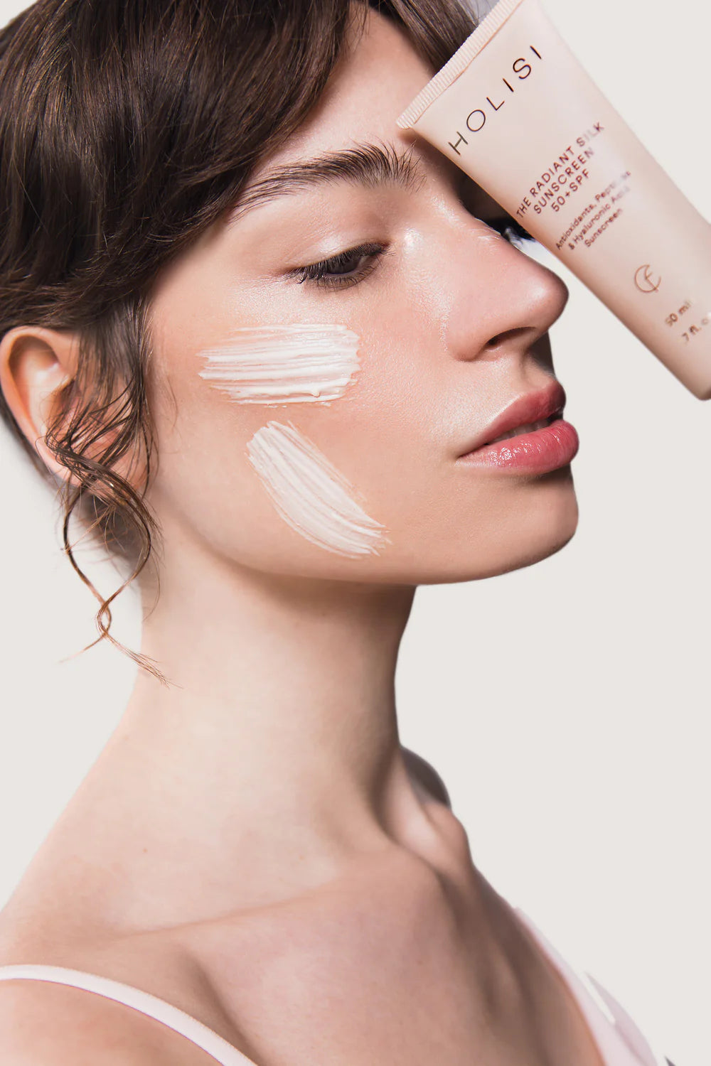 HOLISI The Radiant Silk Sunscreen 50+ spf- Protección solar antiedad
